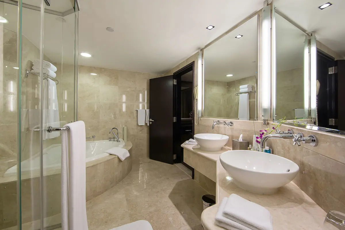 سرویس بهداشتی و حمام هتل رامادا پلازا بای ویندهام دبی دیره